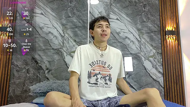 Snapshot of NoahWalker__ chatting on June 29, 11:21 am NoahWalker online show from June 29, 11:21 am