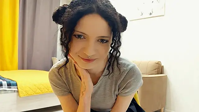 CinnamonCurl online show from May 1, 11:21 pm