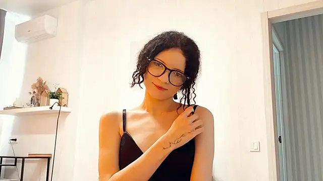 CinnamonCurl online show from April 22, 12:34 pm