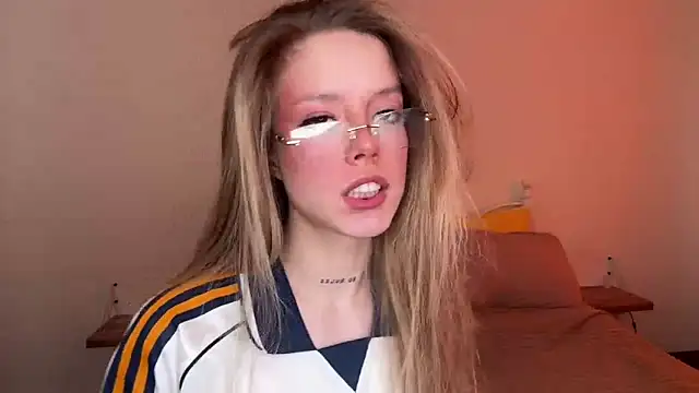 Catrinee online show from June 7, 4:56 pm