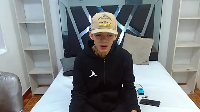 Snapshot of Daniel_Guty chatting on April 24, 5:37 pm Daniel Guty online show from April 24, 5:37 pm