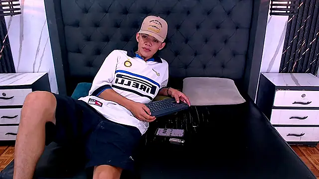Snapshot of Daniel_Guty chatting on April 23, 7:15 pm Daniel Guty online show from April 23, 7:15 pm