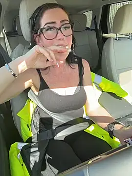 Its Lush Lily online show from April 22, 2:35 pm