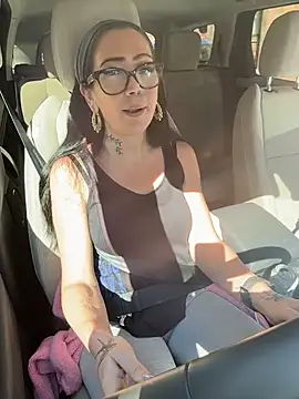 Its Lush Lily online show from April 30, 9:27 am