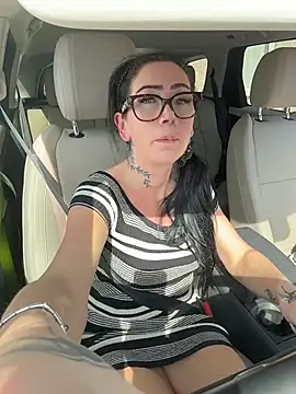 Its Lush Lily online show from April 23, 2:40 pm