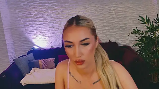 BlondieXStar online show from April 21, 8:04 pm