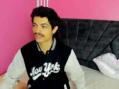 taylor Stele online show from April 21, 1:39 pm