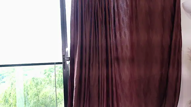 Snapshot of Aroon_connor1 chatting on May 27, 10:28 pm Aroon connor1 online show from May 27, 10:28 pm