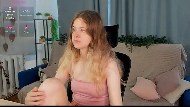 Glitch Doll online show from July 3, 6:31 am