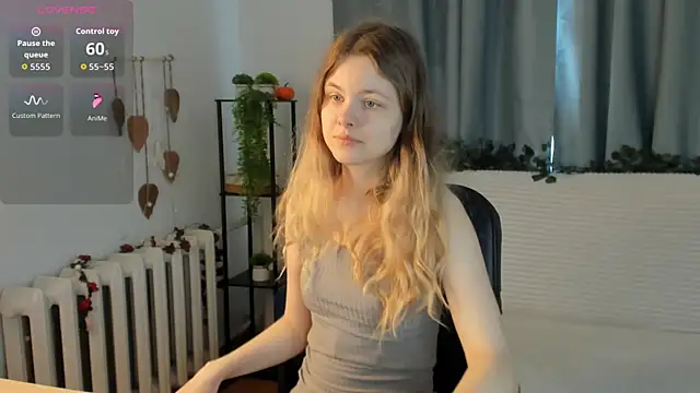 Glitch Doll online show from May 7, 5:11 am