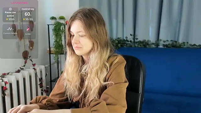 Glitch Doll online show from May 2, 5:56 am