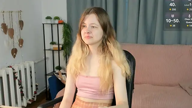 Glitch Doll online show from June 18, 6:12 am