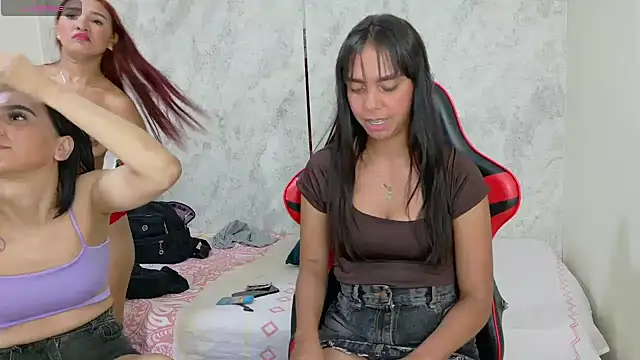 Snapshot of taylor_gil0 chatting on May 17, 1:00 pm taylor gil0 online show from May 17, 1:00 pm