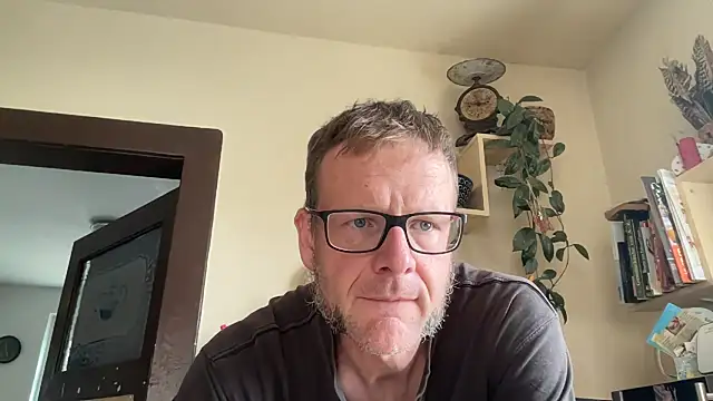 Snapshot of o_florian_o1 chatting on June 17, 9:30 am o florian o1 online show from June 17, 9:30 am