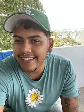 Snapshot of Saul_88 chatting on June 6, 6:35 pm Saul 88 online show from June 6, 6:35 pm