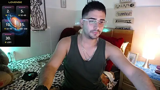 Snapshot of andders_ chatting on June 9, 11:39 pm andders online show from June 9, 11:39 pm