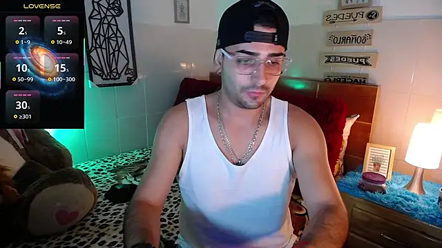 Snapshot of andders_ chatting on June 2, 4:29 pm andders online show from June 2, 4:29 pm