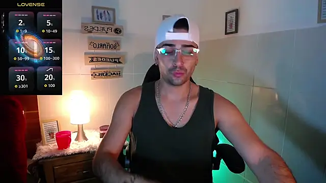 Snapshot of andders_ chatting on May 21, 12:30 am andders online show from May 21, 12:30 am