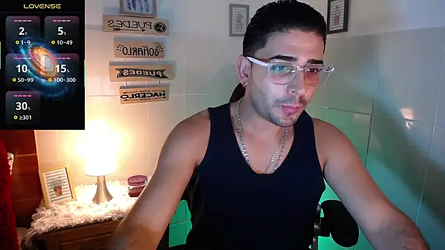 Snapshot of andders_ chatting on May 28, 11:43 pm andders online show from May 28, 11:43 pm