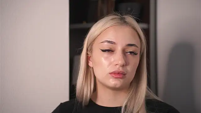 GeraldineFeary online show from April 17, 1:47 pm