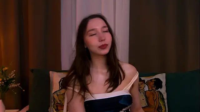 Suzaneey online show from June 28, 7:20 pm