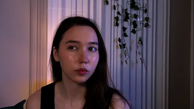 Suzaneey online show from June 20, 6:24 pm
