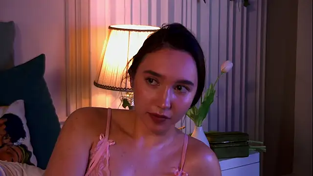 Suzaneey online show from June 15, 7:35 pm