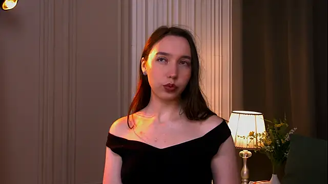 Suzaneey online show from June 26, 7:20 pm