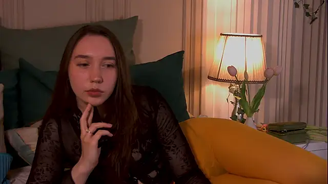Suzaneey online show from May 30, 6:57 pm