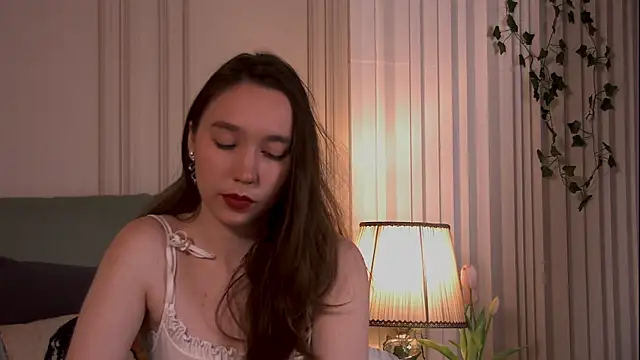 Suzaneey online show from May 9, 6:44 pm
