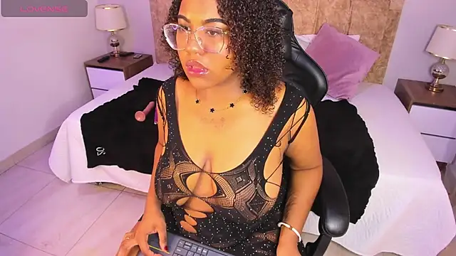 lula  love online show from April 18, 1:41 am