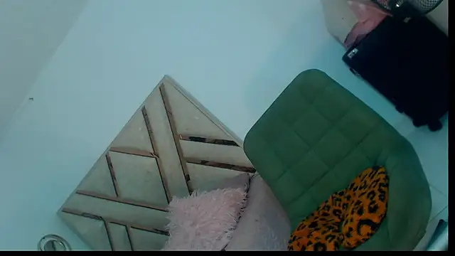 Snapshot of paola_blond01 chatting on June 3, 2:55 pm paola blond01 online show from June 3, 2:55 pm
