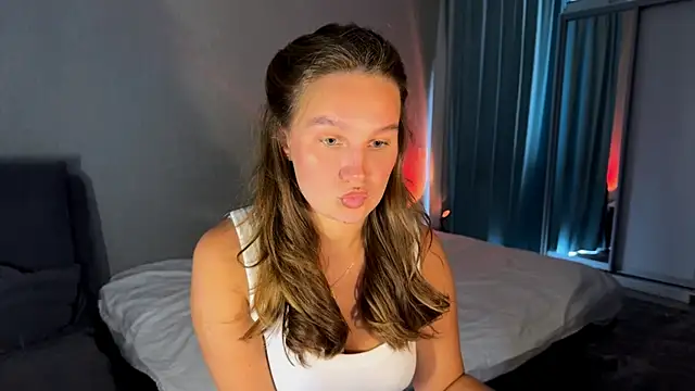Snapshot of secretnaya_girl chatting on July 6, 7:15 am secretnaya girl online show from July 6, 7:15 am