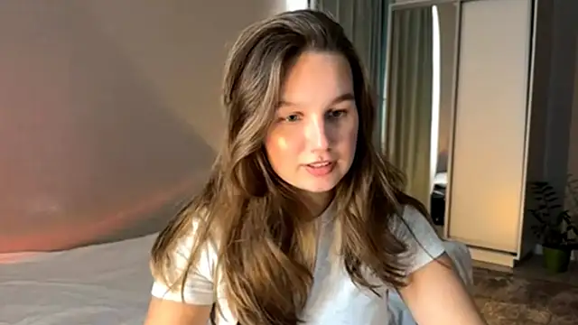 Snapshot of secretnaya_girl chatting on June 12, 8:34 am secretnaya girl online show from June 12, 8:34 am