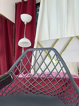 Lila-pinkky online show from April 29, 5:52 pm