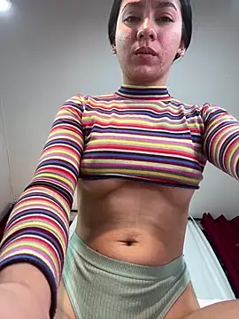 Lila-pinkky online show from May 22, 11:41 am