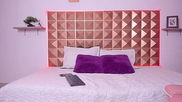 Naughty Kat  online show from April 19, 3:40 am