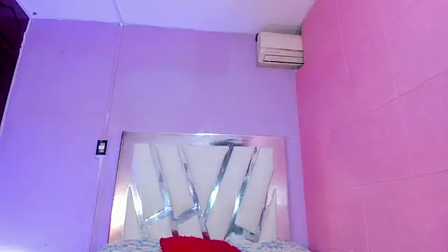 kiara sexyhot online show from June 6, 11:43 pm