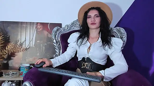 MistressKasandra online show from June 13, 4:21 am