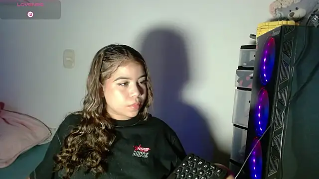 Snapshot of M1la_18 chatting on May 7, 3:55 am M1la 18 online show from May 7, 3:55 am