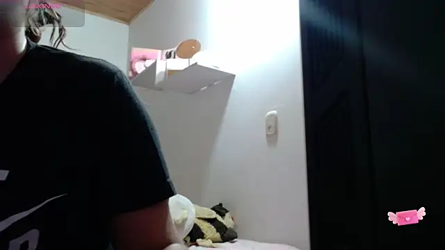 Snapshot of M1la_18 chatting on May 25, 11:14 pm M1la 18 online show from May 25, 11:14 pm