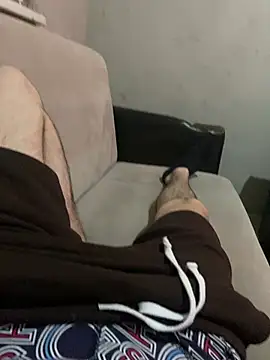 youngdick13 online show from April 16, 9:39 pm