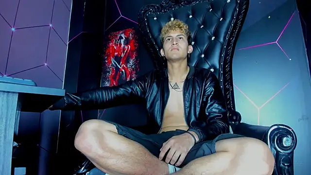 Snapshot of Axel_Romanov chatting on June 29, 4:39 pm Axel Romanov online show from June 29, 4:39 pm