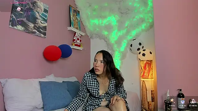 Snapshot of liz_merchan chatting on July 4, 7:18 pm liz merchan online show from July 4, 7:18 pm