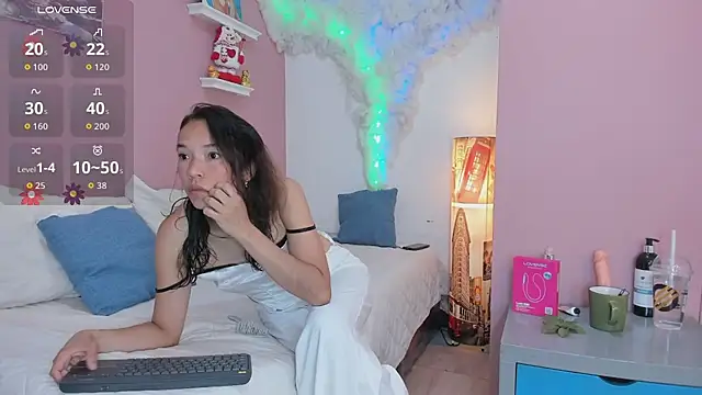 Snapshot of liz_merchan chatting on July 15, 6:48 pm liz merchan online show from July 15, 6:48 pm