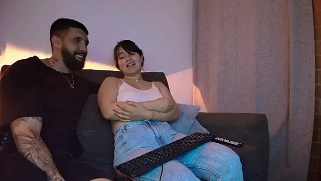 Snapshot of Alyssa_and_DAngelo chatting on May 30, 3:13 am Alyssa and DAngelo online show from May 30, 3:13 am