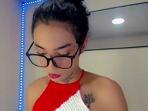 Darianna A online show from May 16, 8:52 pm