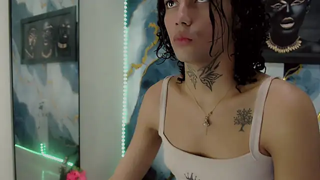 Darianna A online show from June 23, 1:09 pm
