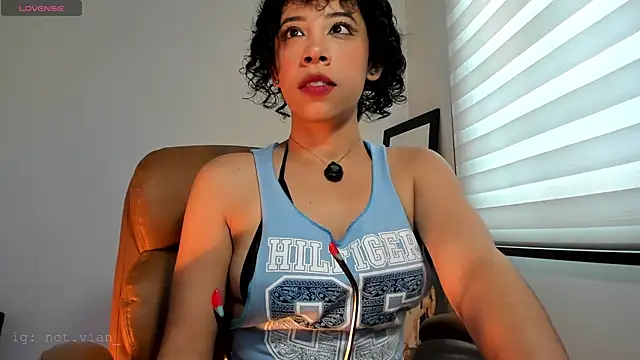 Snapshot of Laena_Castillo chatting on April 18, 5:15 pm Laena Castillo online show from April 18, 5:15 pm