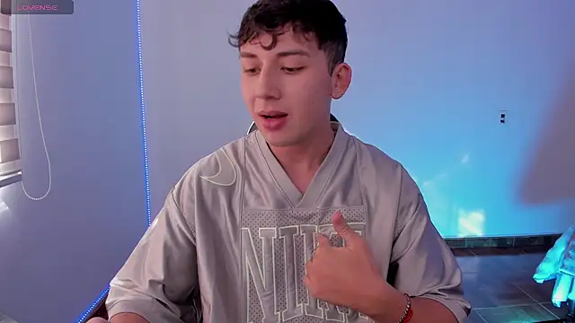 OLIVER K online show from May 15, 9:13 pm